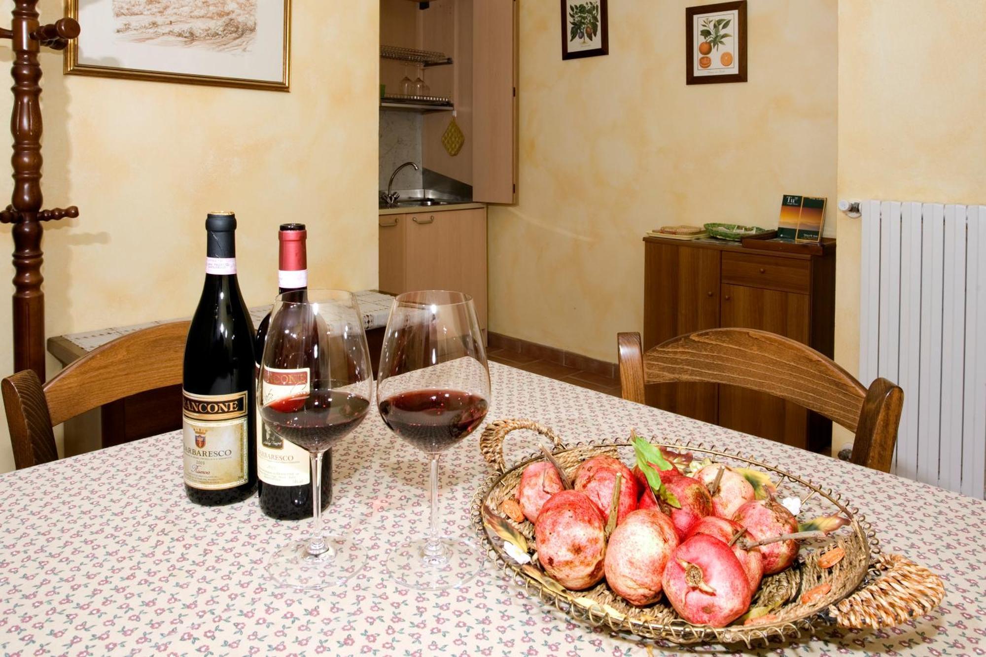 Agriturismo Antichi Poderi Gallina Neive Luaran gambar
